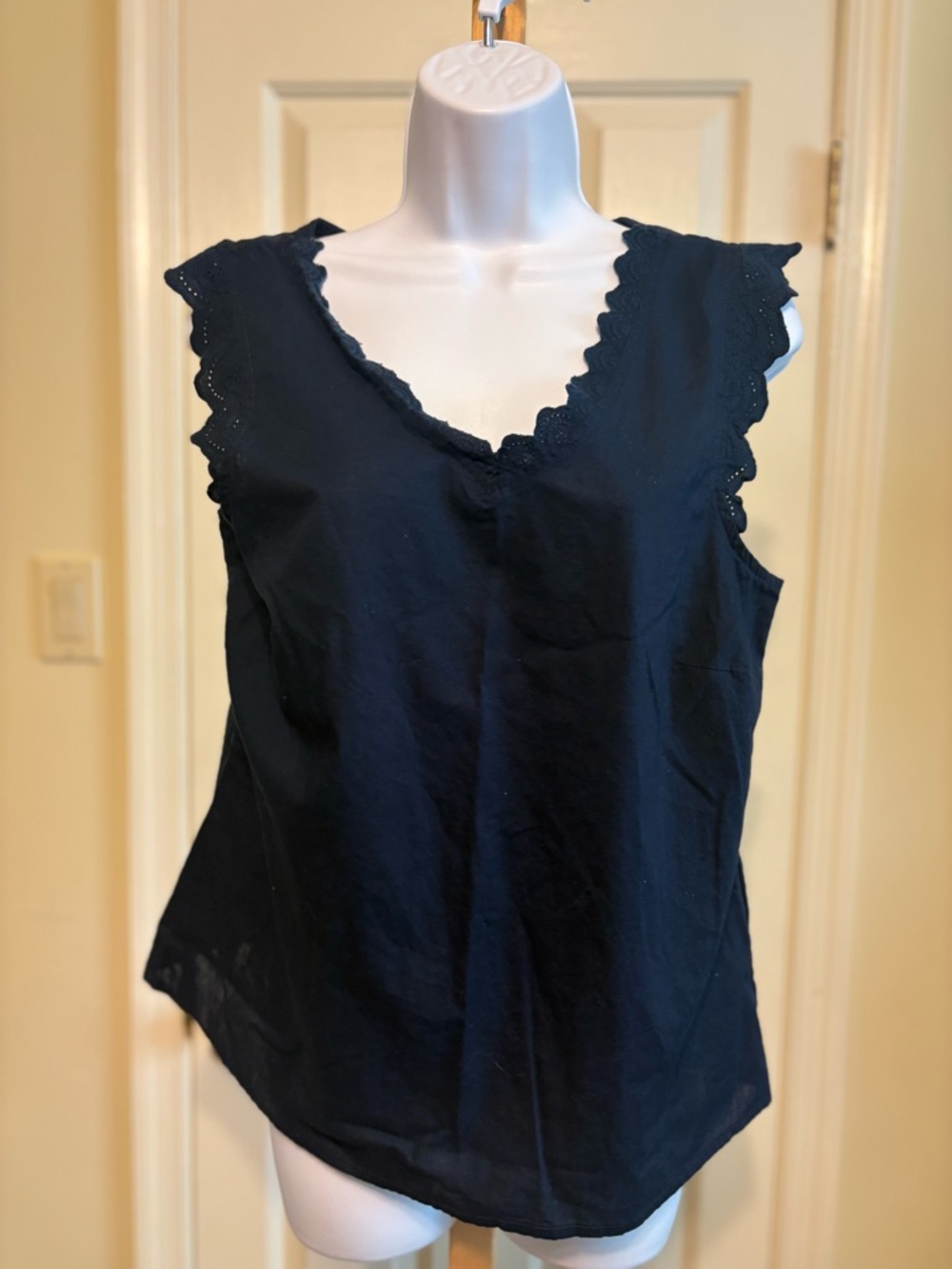 ESMARA Women's Navy Lace-Trim V-Neck Sleeveless Top, Size: M (not listed)